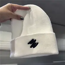 おしゃれな刺繍入りニット帽【秋冬用・耳あて付き・保温】