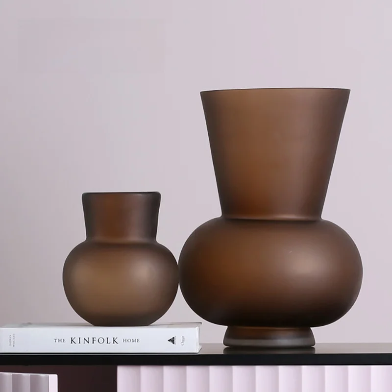 韓国インテリアを再現｜カフェ風部屋の作り方　ラッパ口花瓶で空間の温かみを演出