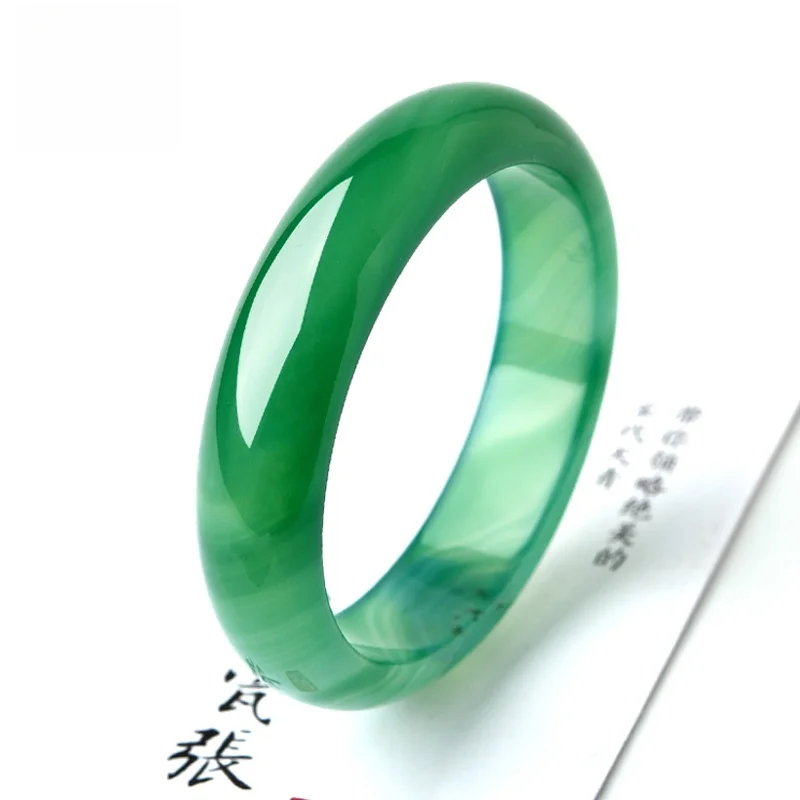 30代の男性が選ぶブレスレットは、どんなものか？天然石の氷種瑪瑙が解決する通勤スタイルの悩み