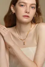 洗練されたデザインの通勤用ネックレス【小さなダイヤモンド装飾・ロングチェーン】