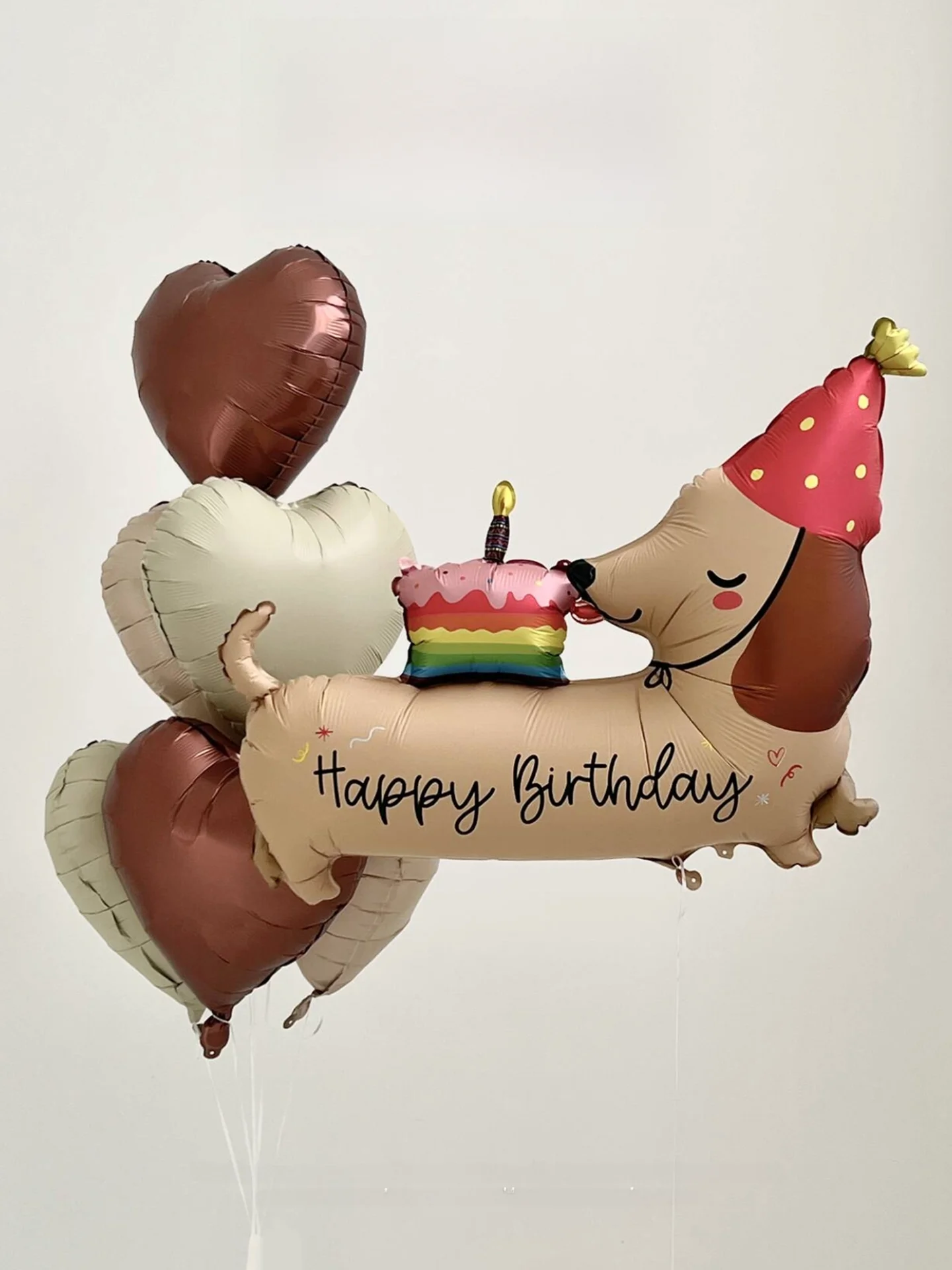 ブラウン系ダックスフント誕生日バルーン飾り：写真撮影向けの風船演出アイテム