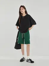 ハイウエストシルエットを強調するカジュアルな緑のショートパンツ【フィット・五 分丈】（セットアップ対応）