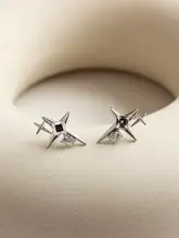 輝くジルコニア 四角形星型イヤリング【クールなデザイン・おしゃれな耳飾り】