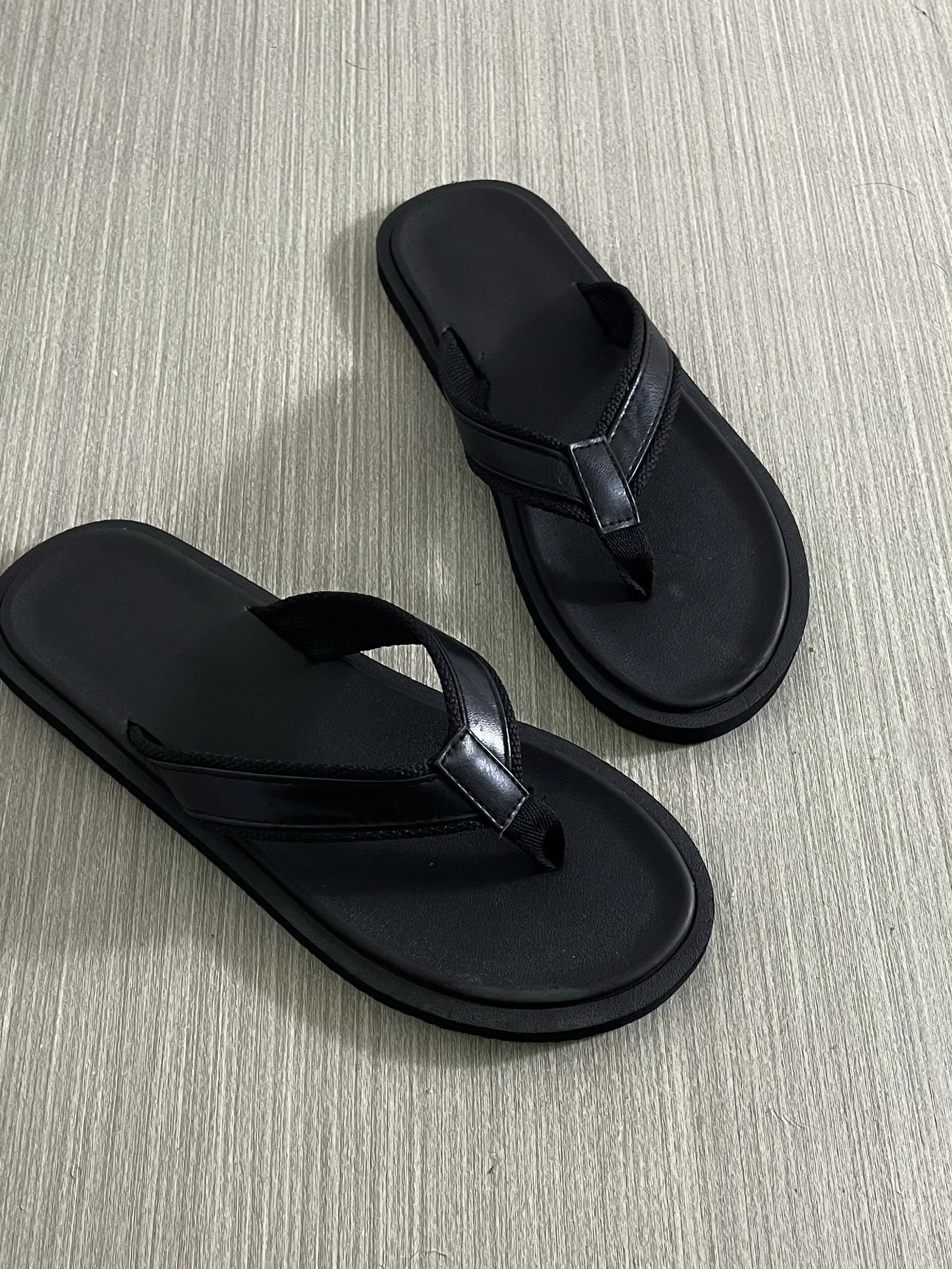スラックス サンダル メンズ どう選ぶ？シンプルで実用的な夏の1本が今、注目されている
