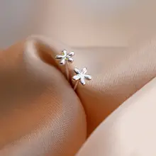 999足銀製 フラワーデザインのイヤリング【睡眠時も着用可・軽量・女性用】