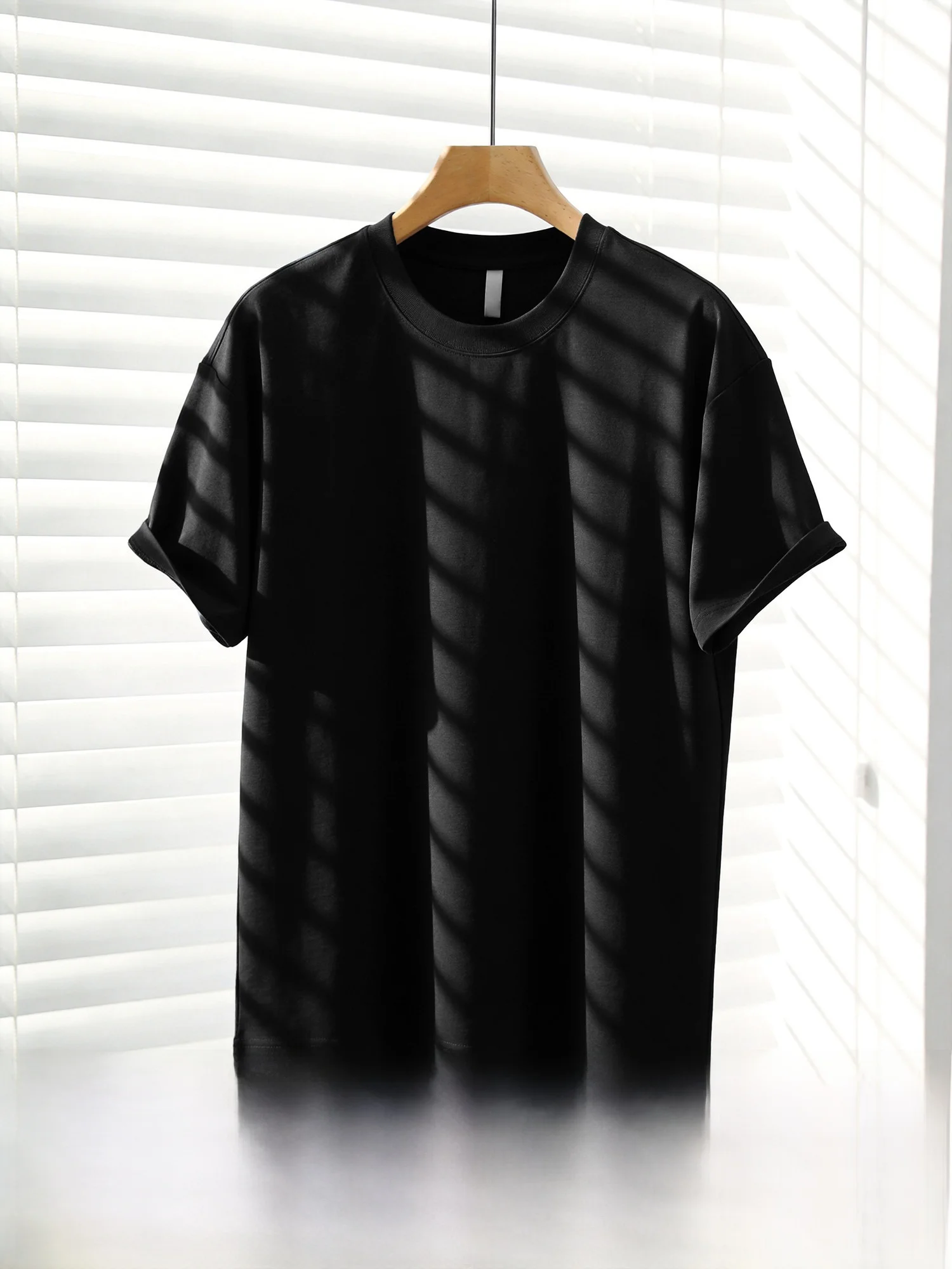 夏のTシャツに迷っているなら、これで解決できる？「介乙」のシンプル無地半袖シャツがおすすめの理由