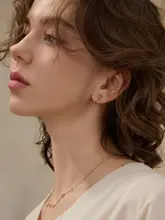 秘密の花園モチーフの耳飾り【ブルー調・軽やかで高級感のあるデザイン・女性用】