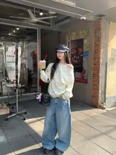 美しい肩ラインを演出する斜め肩のフラワープリントプルオーバー長袖スウェット（セットアップ対応）