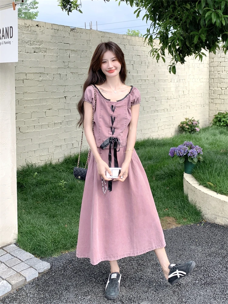 20代女子が今夏に選ぶべきフェミニンコーデは？多巴胺パープルのセットアップが答えになる