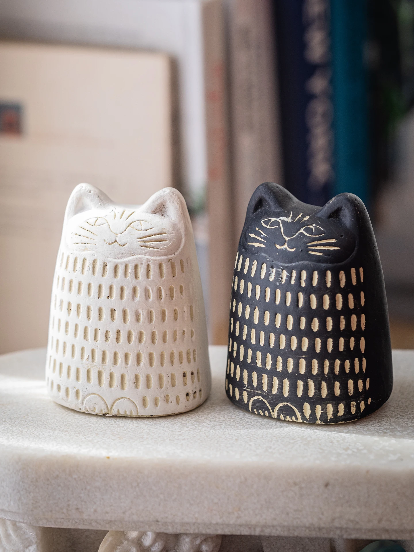 可愛いミニ猫デザインのデスクトップ装飾品：おしゃれで人気の招き猫雑貨