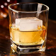 四角のガラスカップ 家庭用の透明な水カップ ウィスキーグラス ビールカップ