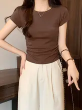 カフェブラウンの丸首短袖Tシャツ【タイトフィット・ウエストデザイン・シンプル】