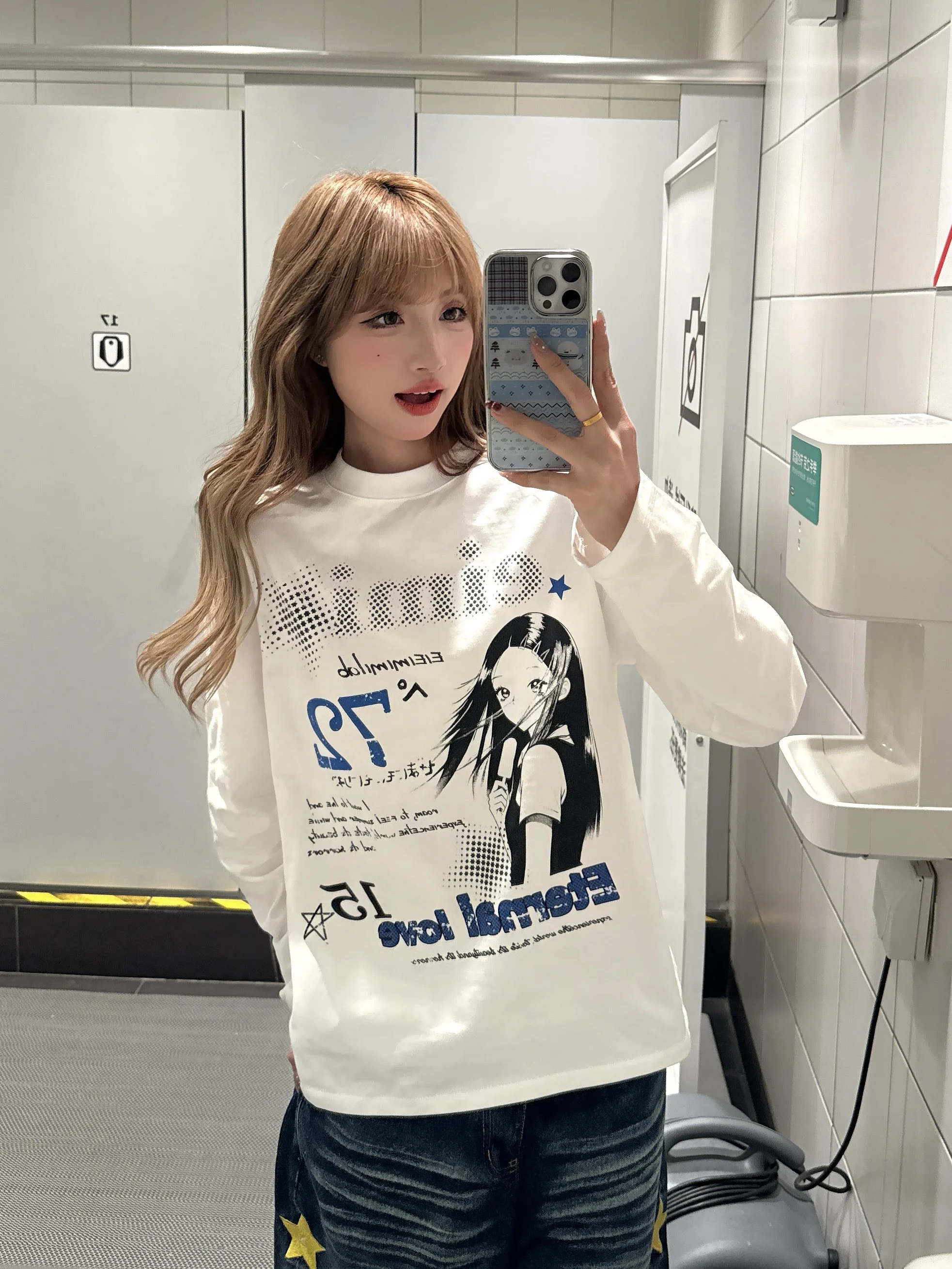 ヴィンテージ風 Y2Kプリント長袖Tシャツ：春のカジュアルスタイルを実現するユニセックスアイテム