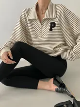 ストライプデザインのゆったりとしたトレーナーとショートパンツ【春秋対応・女性用・長袖・スポーティ】（セットアップ対応）