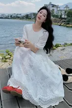 美しいデザインの白いワンピース【夏用・ビーチリゾート・ロング丈・軽やか】