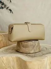 手作りソフトレザー化粧ポーチ【本革・収納便利・ハンドバッグ・携帯用洗面用具入れ】