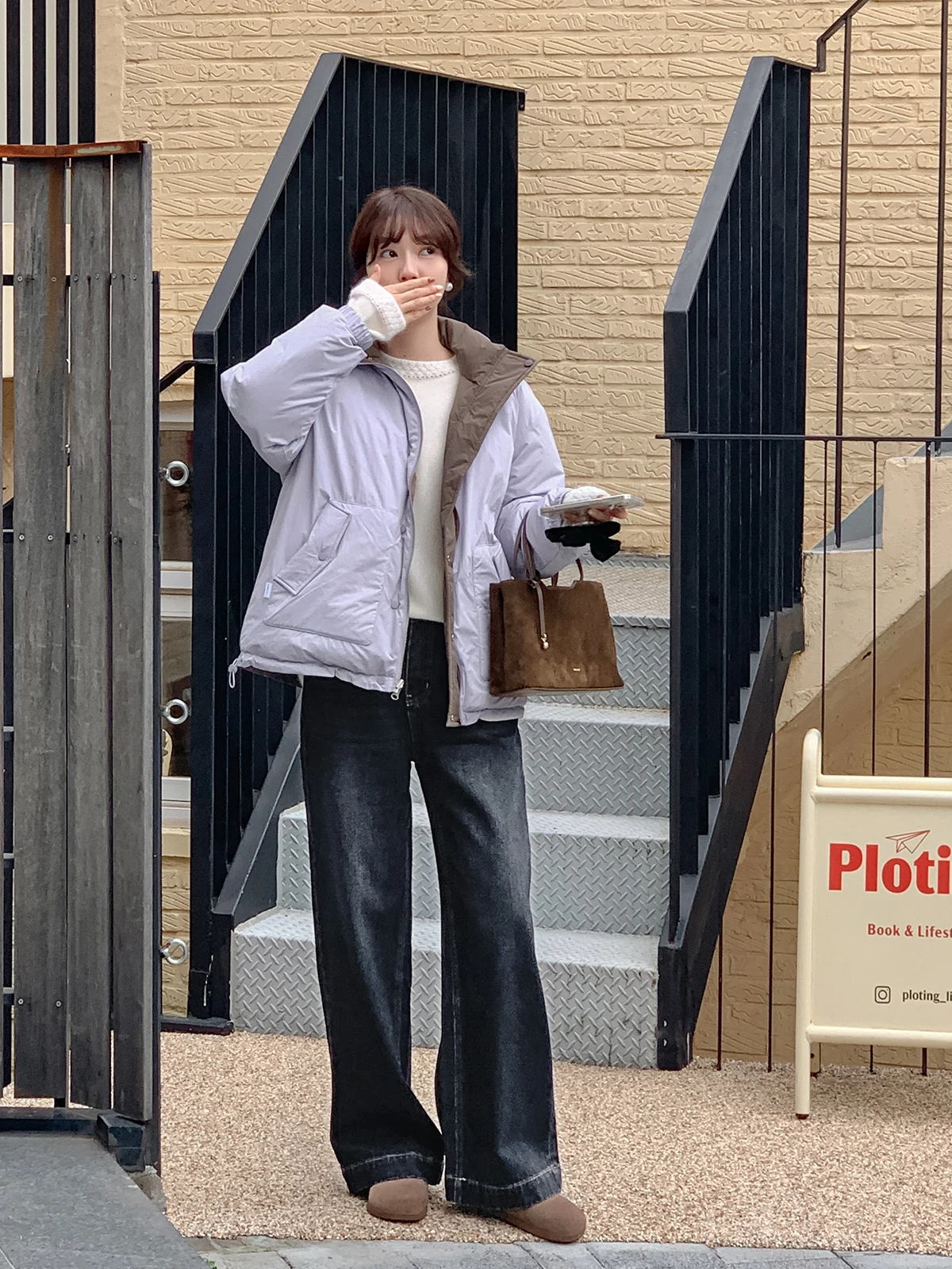黒 デニム おすすめのストレートレッグパンツ：法儿家の深色直筒デニムが提供するカジュアルスタイル