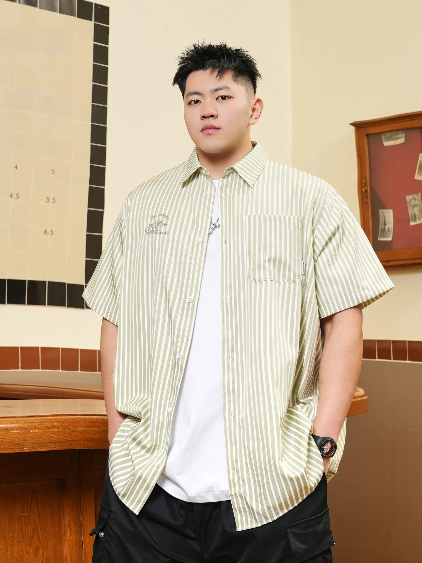 夏の男性が「涼しさ」と「スタイル」を両立するには？ストライプシャツの選び方を徹底解説