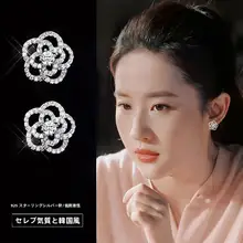 山茶花デザインの純銀製イヤリング【軽やかで高級感あり・春夏用】