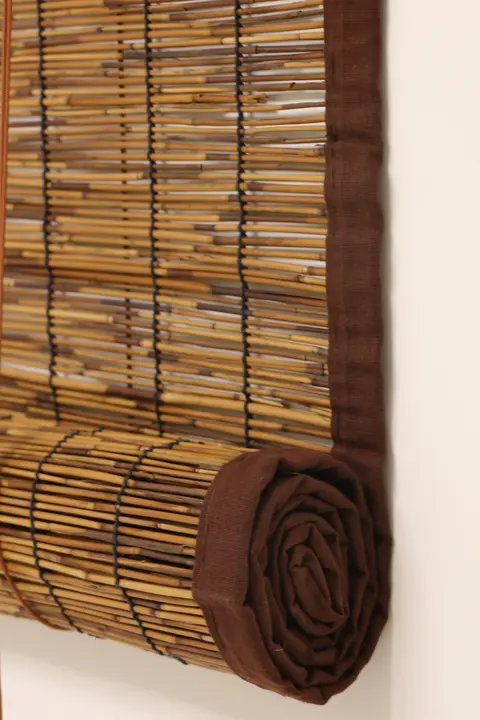 クラシックデザインの竹製ロールカーテン【遮光・装飾用・間仕切り】