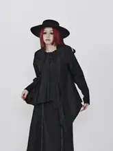 不均一なプリーツデザインの黒シャツ【ゆったりシルエット・長袖・ダーク系】