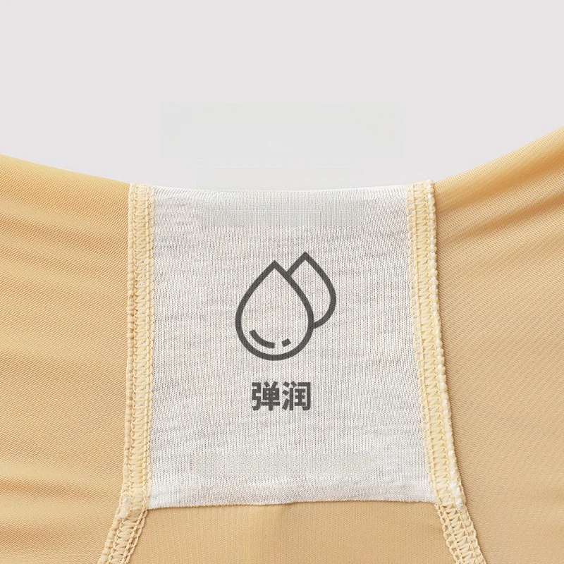 40代の「へそ出し」を自然に見せるには、どんなパンツが最適？