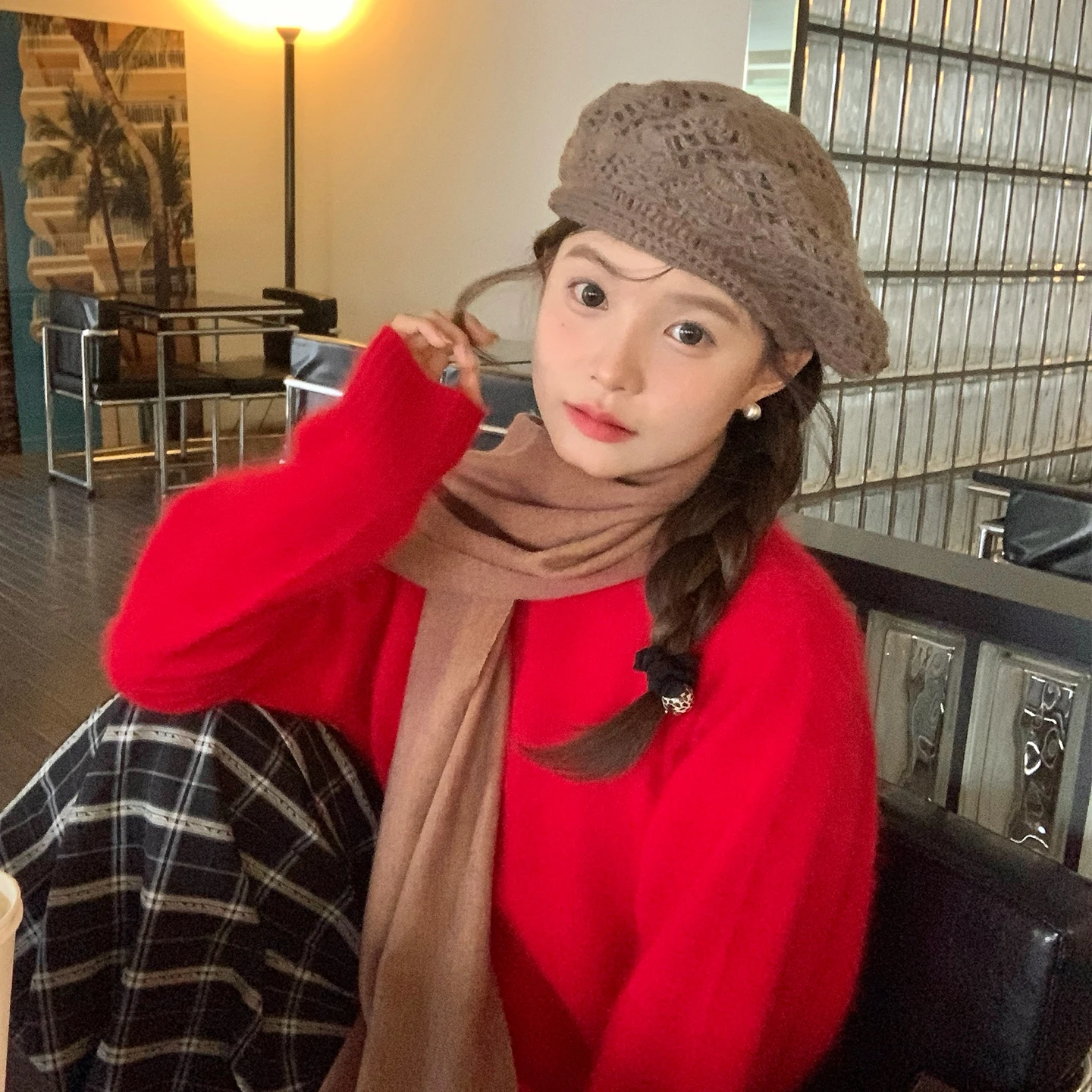 クロシェ編みのベレー帽は本当に冬に必要？小顔効果とファッション性を両立できるアイテムとは？