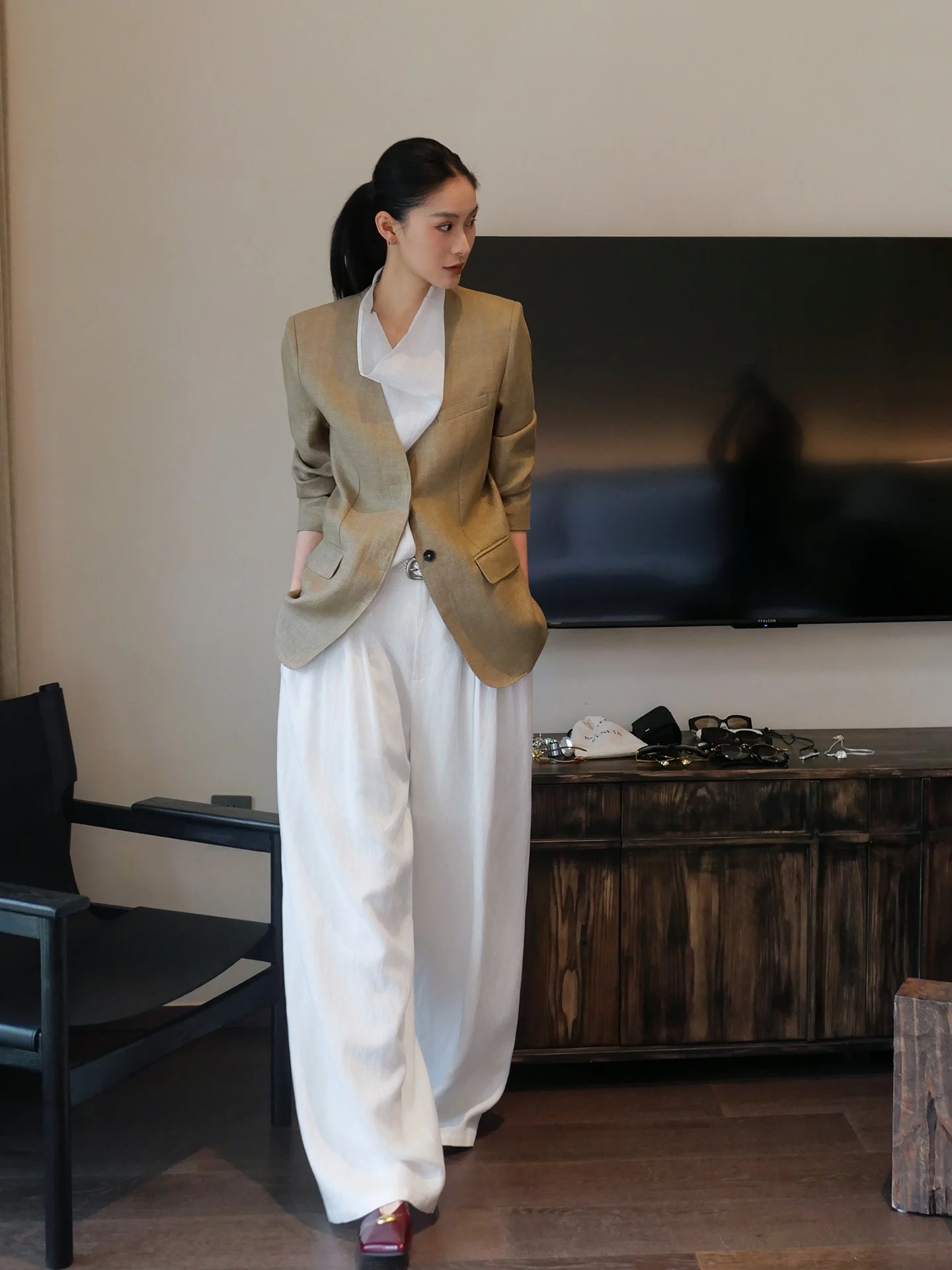 透け透け服は本当にセクシーなのか？その本質と、日常に溶け込む方法