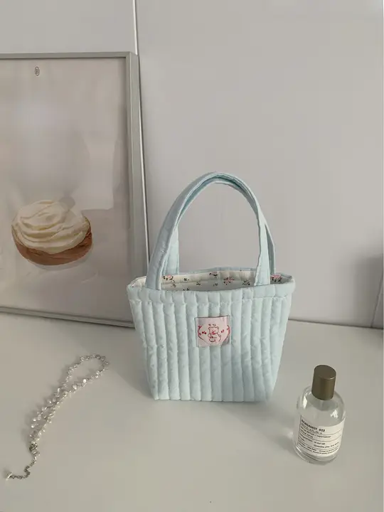 海塩チーズ柄のかわいい花柄トートバッグ【軽量・通勤用】