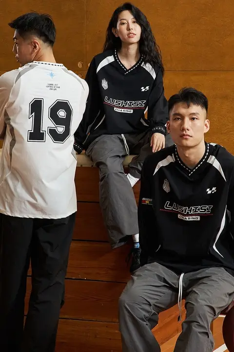 LUSHISI 反物デザインのレトロスポーツカジュアル長袖Tシャツ【Vネック・レーシングスタイル】