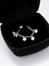 紫色のビジュー付き吊り下げイヤリング【チタン製・パールデザイン・両頭タイプ・取り外し可能】