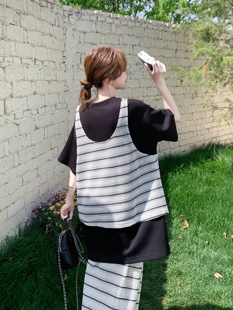 「Tシャツ 2枚重ね」で失敗しないコーデは？デザイン感のあるストライプ2点セットが解決する