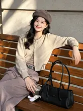 デザインのニットセーター【秋用・スリムフィット・ハイネック】