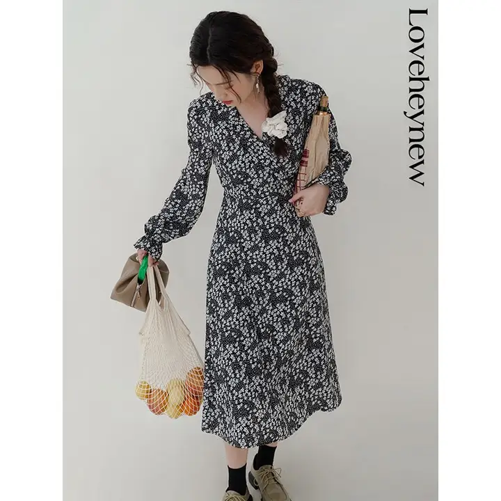 花柄Vネックワンピース【女性用・上品でスリム・ミディ丈・ドレス】