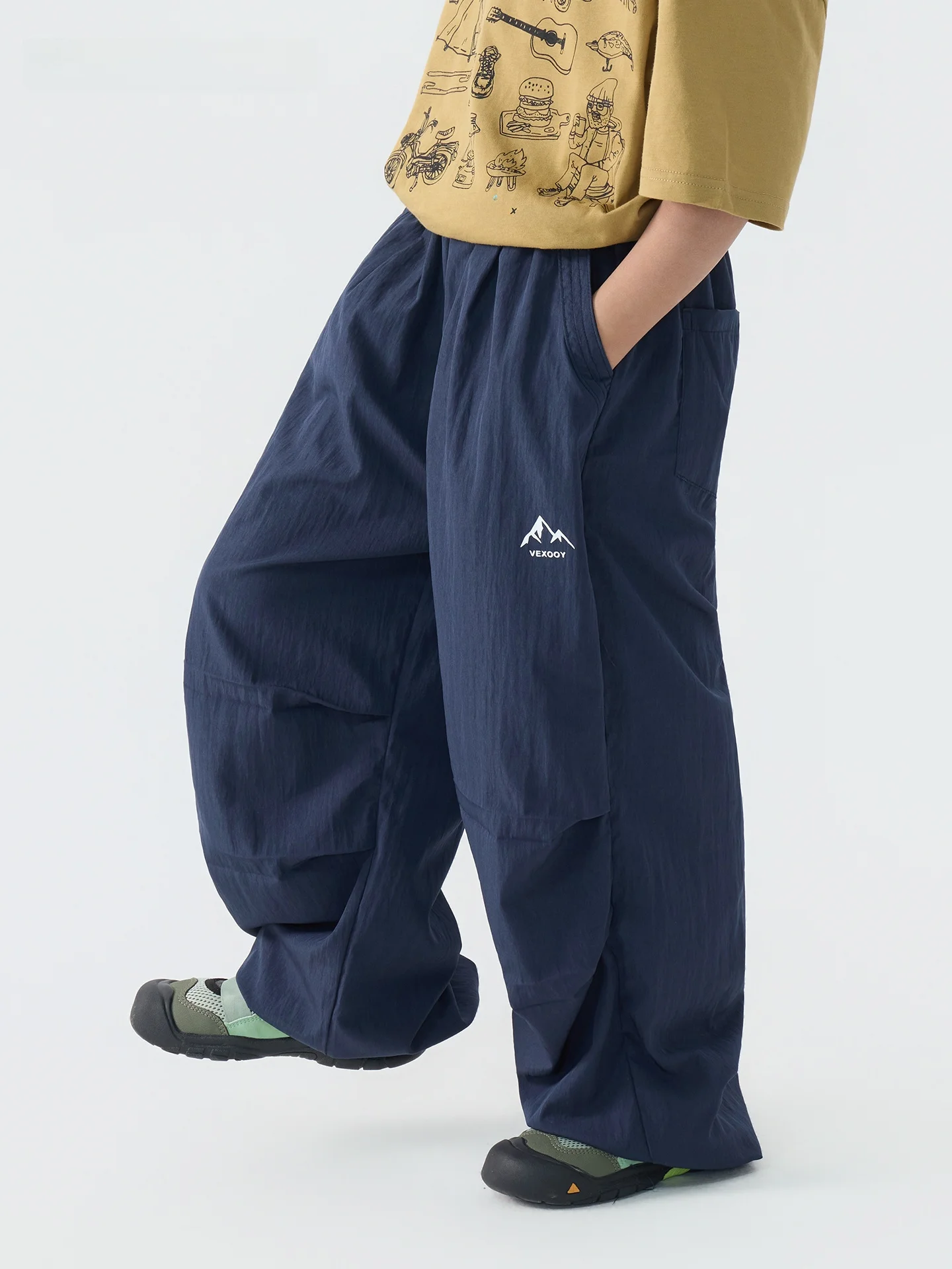 夏のアウトドアで防蚊に悩まない着こなしは？山系柄の防蚊パンツが解決する理由