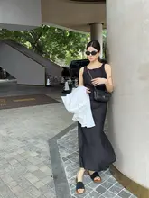 洗練されたデザインのリネンノースリーブワンピース【無地・スリット入り・エレガント・夏用】