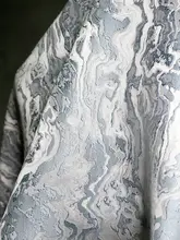 グレーの立体的な浮き彫りデザイン生地【不規則なテクスチャ・漢服用】