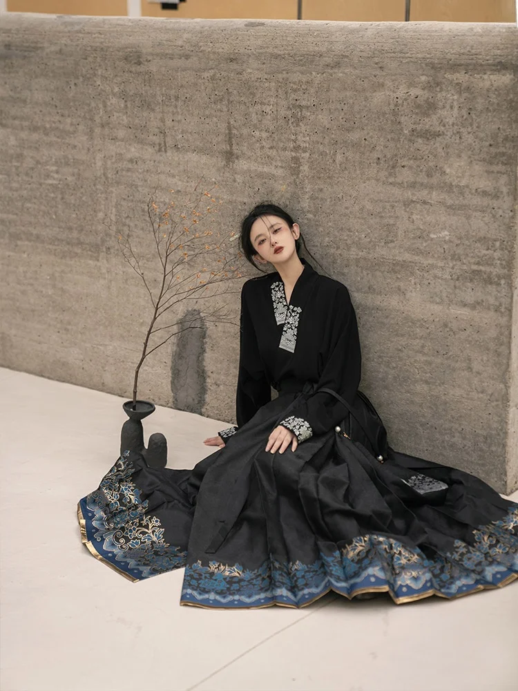 花柄刺繍の対襟シャツと馬面スカートセット：本格的な中国伝統衣装の実用性と着用シーン
