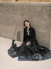 花柄刺繍の対襟シャツ【新中式・ウエスト調節可能・馬面スカート】（セットアップ対応）