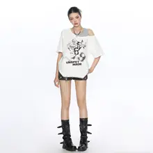 グラフィティデザインのオフショルダーショートスリーブTシャツ【夏用・ゆったりフィット】（セットアップ対応）