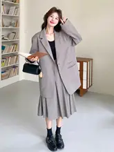 グレーのカジュアルスーツジャケットとスカートのセットアップ【温かみのあるデザイン・秋用・女性用】（セットアップ対応）