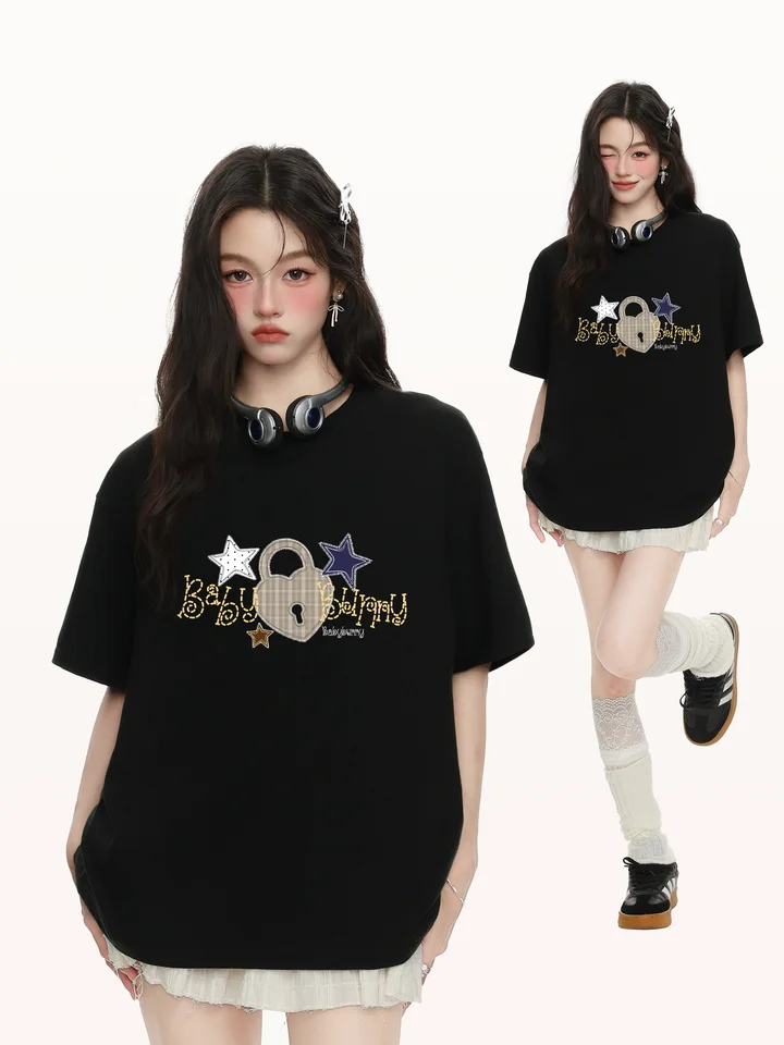 クリエイティブなロゴプリントのコットン短袖Tシャツ【ゆったりフィット・女性用】