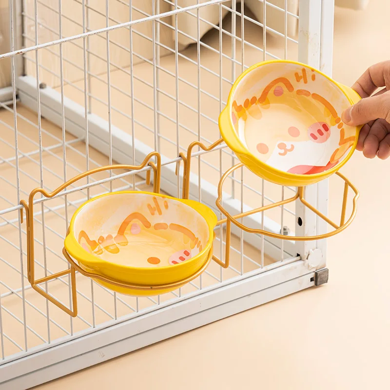 猫の朝食を食べさせないための食器は、陶器が本当に最適なのか？