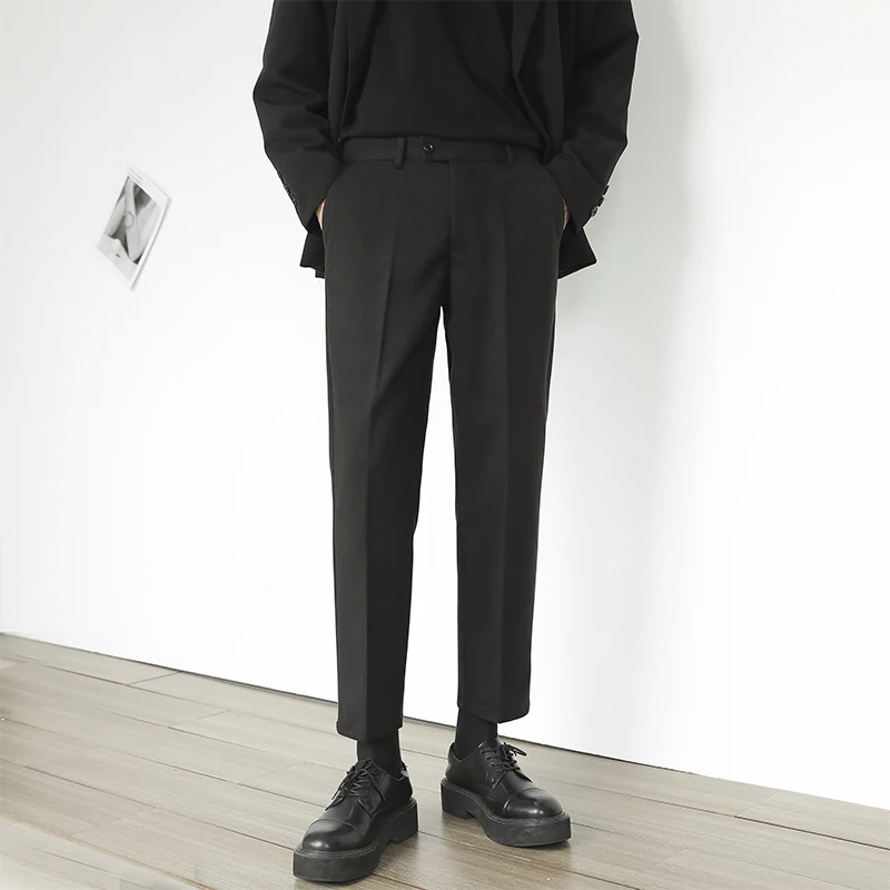 同窓会で20代男性が着るカジュアルウールパンツの選び方