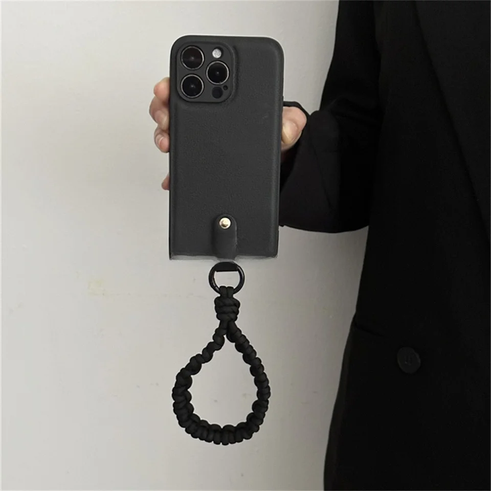 シンプルで洗練された黒の防丢編みフローティングストラップ【スマホ用・iPhone対応】
