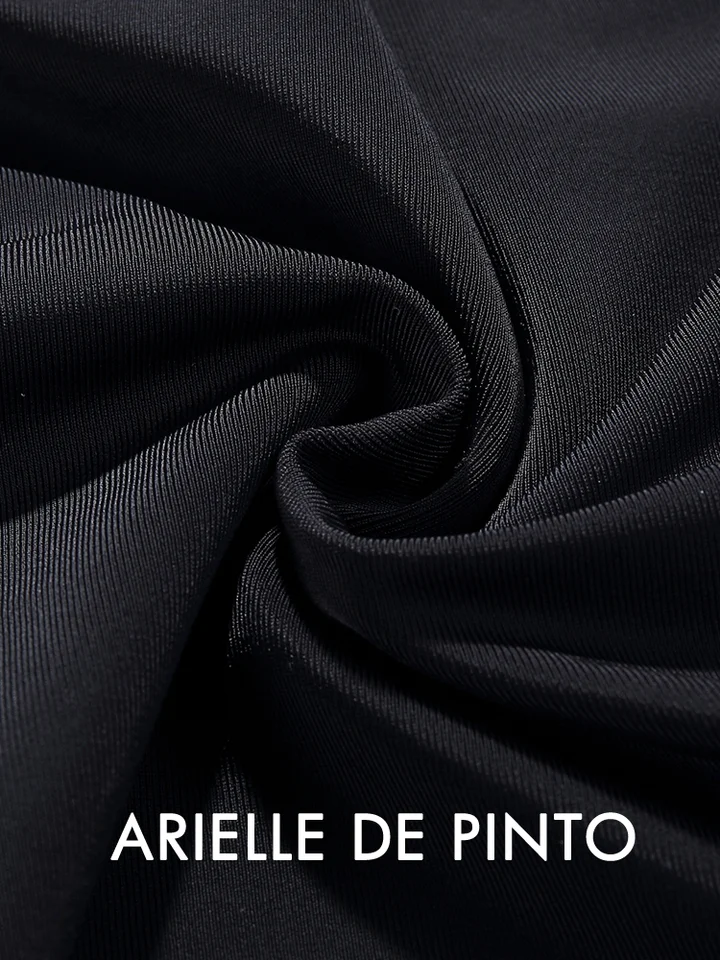 Arielle de Pinto 三角ビキニ風シンプルワンピース水着【女性用・スリム・温泉用】