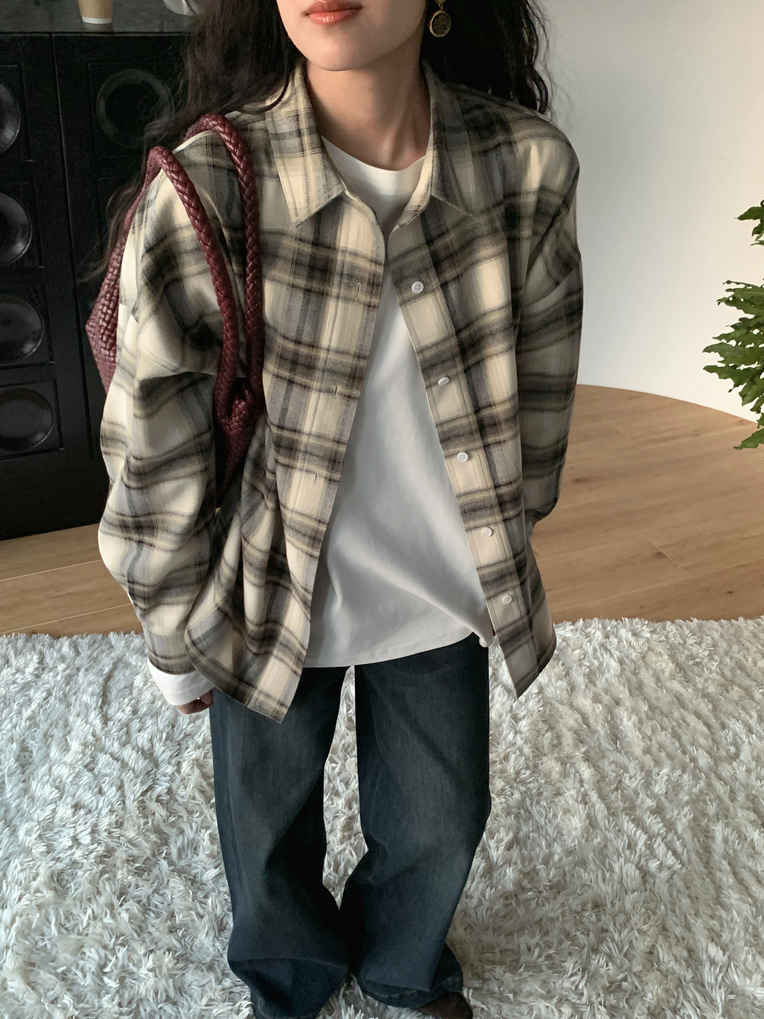 柄シャツ 古着 コーデ：オーバーサイズフランネルチェックシャツの実用性と着こなしのポイント