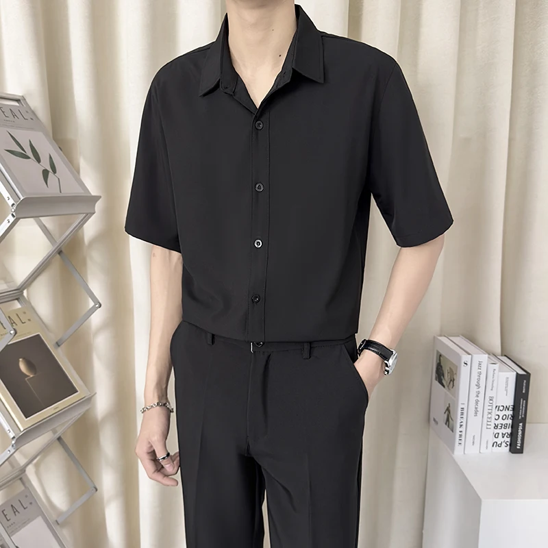 夏用ブラック半袖シャツ：きれいめカジュアルスタイルの定番アイテム