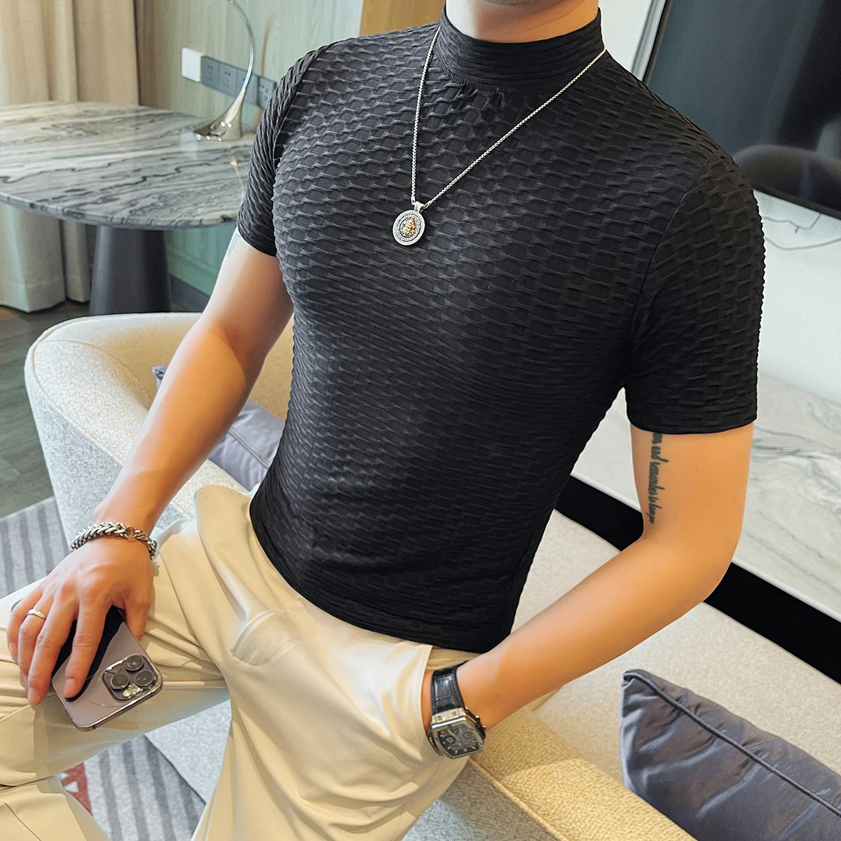 ショートスリーブtシャツの素材とフィット感：修身型の春夏用デザインを徹底解説