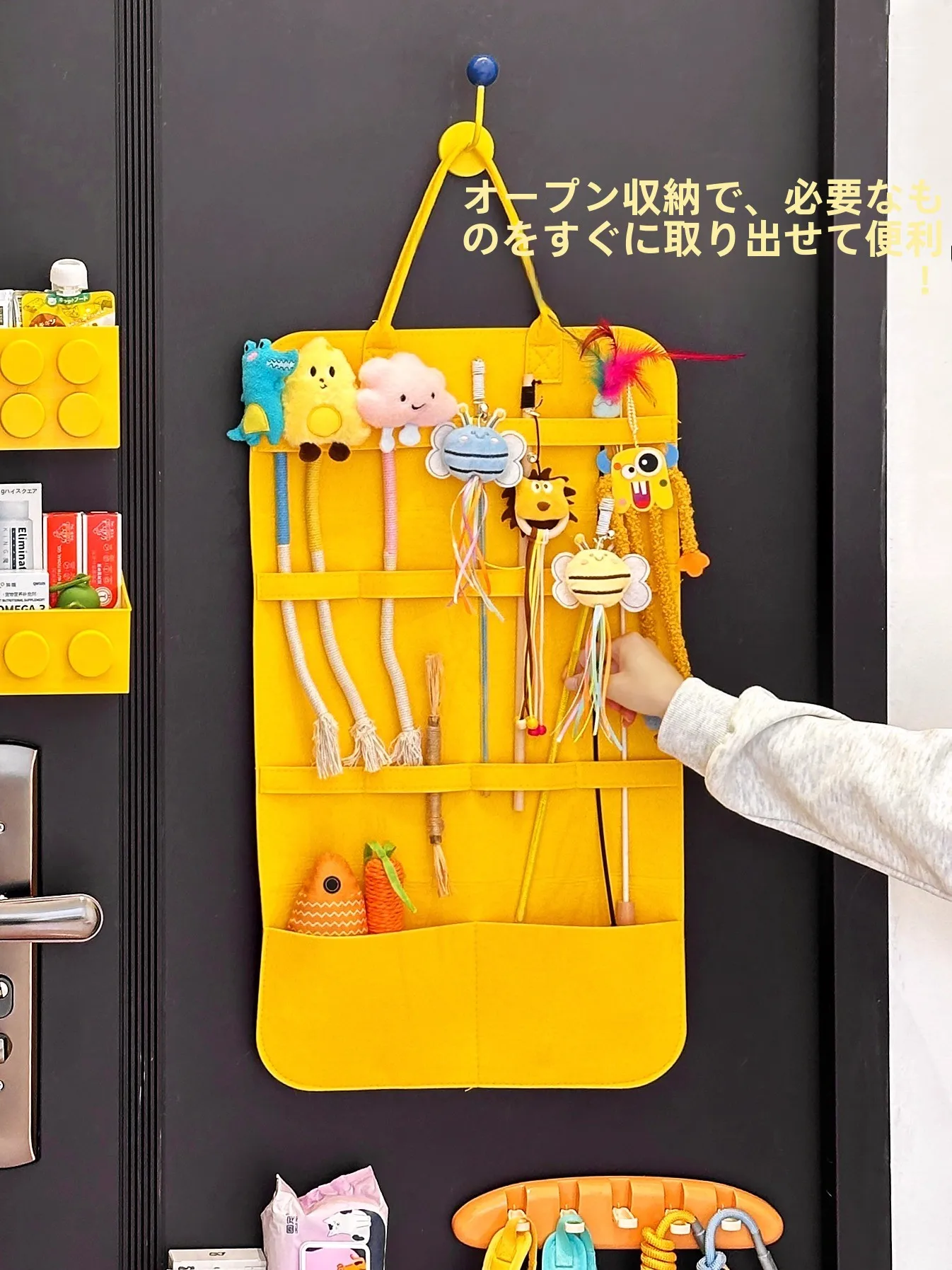 ペット用おもちゃ収納マット：壁掛け式分格デザインで室内での収納効率を最大化